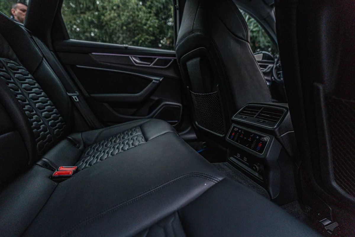 Rueckbank des Audi RS6 aus Leder