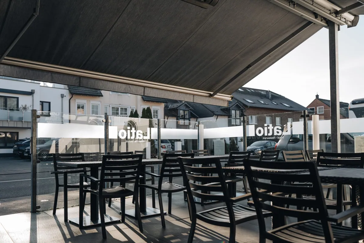 Ueberdachte Terrasse des Hotel Latio